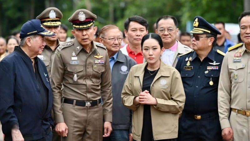 Premierministerin Paetongtarn Shinawatra hat die Drohung Kambodschas heruntergespielt, angesichts der eskalierenden Spannungen an der Grenze den Import thailändischer Waren einzustellen , und behauptet, Thailand habe bislang keine Maßnahmen ergriffen, um die Strom- oder Internetversorgung seines Nachbarn zu unterbrechen. Hun Sen warf Thailand vor, die Kürzung von Grenzdienstleistungen, darunter auch der Stromversorgung, vorzubereiten.
