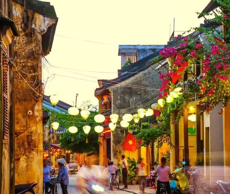 Thailand war jahrzehntelang das bevorzugte Ziel von Auswanderern, die ein tropisches Paradies mit freundlicher Atmosphäre und niedrigen Lebenshaltungskosten suchten. Doch die Zeiten ändern sich, und viele verlassen das Land aufgrund gestiegener Kosten und komplizierter bürokratischer Prozesse.
