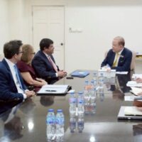 Handelsminister Phichai Naripthaphan hat im Anschluss an ein wichtiges Treffen mit Neal Wolin, stellvertretender Vorsitzender der globalen strategischen Beratungsfirma Brunswick Group und ehemaliger stellvertretender US-Finanzminister unter dem ehemaligen Präsidenten Barack Obama, eine verstärkte wirtschaftliche Zusammenarbeit zwischen Thailand und den Vereinigten Staaten angekündigt.