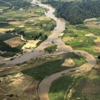 Die Verschmutzung des Kok-Flusses in Myanmar stellt eine „kritische Sicherheitsbedrohung“ dar, berichtet die Bangkok Post. Der Kok-Fluss, einst eine Lebensader für die Gemeinden im Norden Thailands, steht vor einer Umweltkatastrophe.