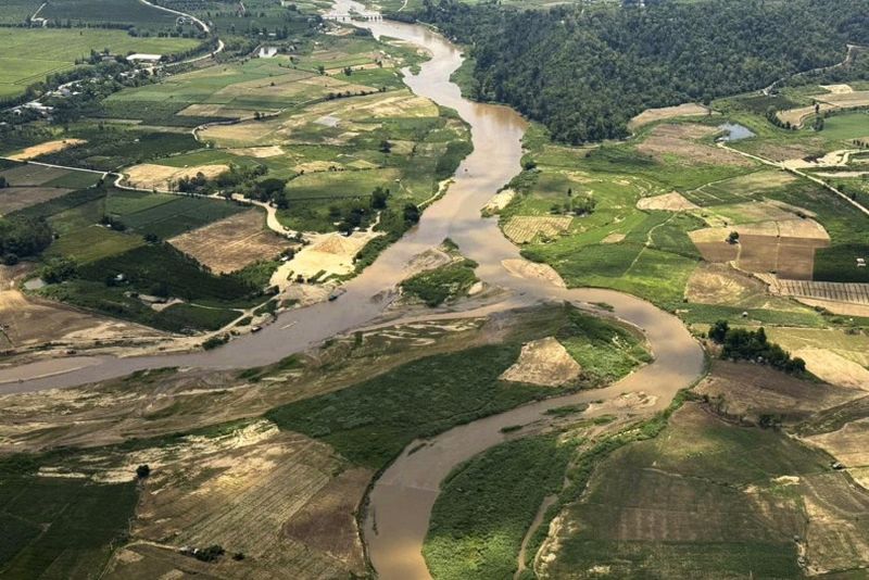 Die Verschmutzung des Kok-Flusses in Myanmar stellt eine „kritische Sicherheitsbedrohung“ dar, berichtet die Bangkok Post. Der Kok-Fluss, einst eine Lebensader für die Gemeinden im Norden Thailands, steht vor einer Umweltkatastrophe.
