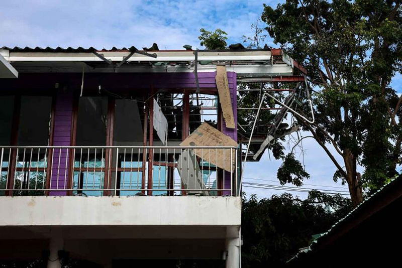 Kambodscha setzt seine Angriffe auf Thailand fort und stationiert weitere Waffen in Grenznähe, obwohl es die Absicht erklärt hat, das Feuer einzustellen, so die thailändischen Behörden.Der amtierende Premierminister Phumtham Wechayachai sagte am Sonntag, Kambodscha habe das Feuer auf thailändischem Boden eröffnet und Thailand habe lange vor Kambodscha zu einem Waffenstillstand aufgerufen.