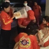 Ein Traumurlaub in Chiang Mai wurde zum Albtraum, nachdem ein Brite aus dem zehnten Stock einer Luxus-Eigentumswohnung stürzte – nur wenige Wochen vor seiner Hochzeit. Der tragische Vorfall ereignete sich am 18. Juli, um 21:50 Uhr im Chang-Klan Gebiet.