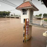 Nirat Pongsitthaworn , Gouverneur der Provinz Chiang Mai, hat die Einrichtung eines Notfall-Kommandozentrums zur Vorbereitung auf den Sturm Wipha angekündigt. Das Zentrum wird die Situation beobachten und proaktiv reagieren, nachdem die thailändische Wetterbehörde starke Regenfälle vorhergesagt hat, insbesondere in den höher gelegenen Bezirken Mae Ai, Fang, Chai Prakan, Wiang Haeng, Chiang Dao und Phrao.