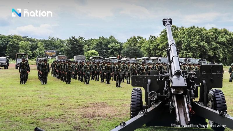 Der Oberbefehlshaber des Zweiten Armeegebiets, Generalleutnant Boonsin Padklang, versicherte am Mittwoch, dass die thailändischen Truppen voll bewaffnet seien, um die Landesgrenzen gegen Einfälle kambodschanischer Streitkräfte in umstrittenen Gebieten zu verteidigen. Er äußerte jedoch die Hoffnung, dass die beiden Regierungen ihre Grenzkonflikte friedlich beilegen würden.