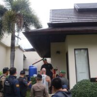 Herr Hamburger wurde festgenommen, als er in der Nähe seiner Residenz, der Choco Villa auf Koh Phangan, mit dem Motorrad unterwegs war, sagte Generalleutnant Surapong Thanomjit, Kommissar der Provinzpolizei Region 8, am Mittwoch.