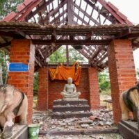Kambodscha wolle einen „sofortigen Waffenstillstand“ mit Thailand, sagte der Gesandte des Landes bei den Vereinten Nationen am Freitag, nachdem die beiden Nachbarn sich bereits den zweiten Tag in Folge tödliche Angriffe geliefert hatten. Auch Bangkok signalisierte Gesprächsbereitschaft.