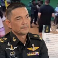 Nach Angaben der Königlich Thailändischen Armee (RTA) muss sich ein ehemaliger thailändischer Ranger mit rechtlichen Schritten auseinandersetzen, nachdem er am Sonntag einen kambodschanischen Soldaten in der Nähe des Ta Muen Thom Tempels in der Provinz Surin angegriffen hatte.