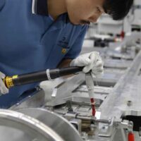 Der geplante Zollsatz von 36 Prozent auf US-Importe thailändischer Produkte könnte den Druck auf den Fertigungssektor erhöhen, wobei die Arbeitnehmer wahrscheinlich die Hauptlast tragen werden, sagt der Arbeitgeberverband des thailändischen Handels und der thailändischen Industrie (EconThai).