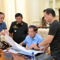 Die Königlich Thailändische Armee hat die systematischen Angriffe kambodschanischer Streitkräfte auf zivile Ziele in Thailand scharf verurteilt und gleichzeitig die Behauptung, thailändische Truppen hätten den umstrittenen Tempel Preah Vihear eingenommen, als „Fake News“ zurückgewiesen.