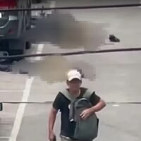 Ein bewaffneter Mann eröffnete am Montag auf dem Or Tor Kor Markt im Bezirk Chatuchak in Bangkok das Feuer und tötete fünf Menschen, bevor er sich selbst erschoss. Der Angriff ereignete sich in der Nähe einer Spendensammelstelle, die für die Opfer des thailändisch-kambodschanischen Grenzkonflikts eingerichtet worden war.