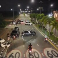 Die Polizei von Pattaya nahm am späten Dienstagabend einen südkoreanischen Touristen zu einem Blutalkoholtest in Gewahrsam, nachdem der von ihm gefahrene Lieferwagen eine Massenkarambolage mit acht Fahrzeugen verursacht hatte, für die er einen Airbag verantwortlich machte.