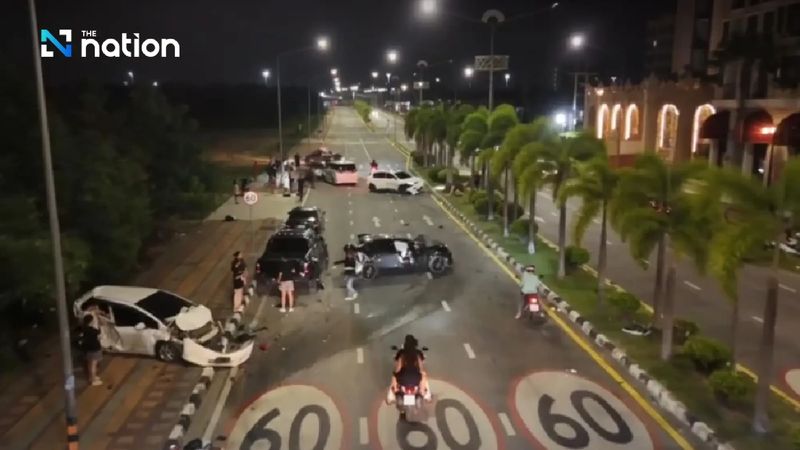 Die Polizei von Pattaya nahm am späten Dienstagabend einen südkoreanischen Touristen zu einem Blutalkoholtest in Gewahrsam, nachdem der von ihm gefahrene Lieferwagen eine Massenkarambolage mit acht Fahrzeugen verursacht hatte, für die er einen Airbag verantwortlich machte.