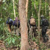 Der Kommandeur der Zweiten Armeeregion setzte am Donnerstag Besuche der Tempelruinen Ta Muen Thom und Ta Kwai in der Provinz Surin aus und riegelte die Grenze zu Kambodscha ab, nachdem gestern am Mittwoch bei einer Landmine fünf thailändische Soldaten verletzt worden waren.