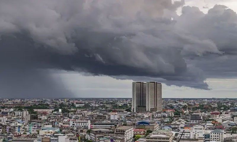 Thailand hat einen rund um die Uhr besetzten „War Room“ zur Echtzeitüberwachung und zum Katastrophenmanagement aktiviert, da sich ein schwerer Sturm nähert. Diese dringende Maßnahme erfolgte nach Warnungen der thailändischen Wetterbehörde vor schweren Regenfällen in mehreren nördlichen Provinzen aufgrund der Nähe des Taifuns Wipha zu Nordvietnam am 21. und 22. Juli.