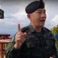 Thailand habe seine Grenzübergänge zu Kambodscha nie geschlossen, sondern lediglich aus praktischen Gründen die Betriebszeiten angepasst, sagte General Songwit Noonpackdee, Chef der Streitkräfte, am Samstag.