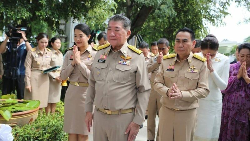 Thailands amtierender Premierminister Phumtham Wechayachai hat eine umfassende nationale Anti-Drogen-Kampagne gestartet und dem Drogenhandel und kriminellen Netzwerken den Kampf angesagt. An seinem ersten Tag als Innenminister versprach Phumtham den Kampf gegen Drogensyndikate und mafiaähnliche Organisationen und bezeichnete die Drogenkrise als eine kritische Bedrohung für Thailands nationale Sicherheit.