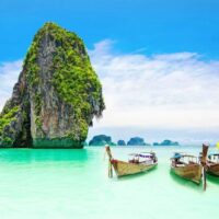 Thailand erwies sich als Spitzenreiter in Sachen Sicherheit und übertraf beliebte Reiseziele wie die Seychellen, die Philippinen, Sri Lanka und Vietnam. Die Kombination aus hohen Sicherheitsbewertungen und bekannter herzlicher Gastfreundschaft trug maßgeblich zu seiner Spitzenplatzierung bei.