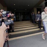 Thailands Nationale Antikorruptionskommission (NACC) leitet eine Untersuchung gegen Premierministerin Paetongtarn Shinawatra wegen mutmaßlicher schwerwiegender ethischer Verstöße ein. Ausgangspunkt der Ermittlungen ist ein Audioclip, der angeblich Gespräche zwischen Paetongtarn und dem kambodschanischen Senatspräsidenten Hun Sen über Grenzstreitigkeiten aufzeichnet.