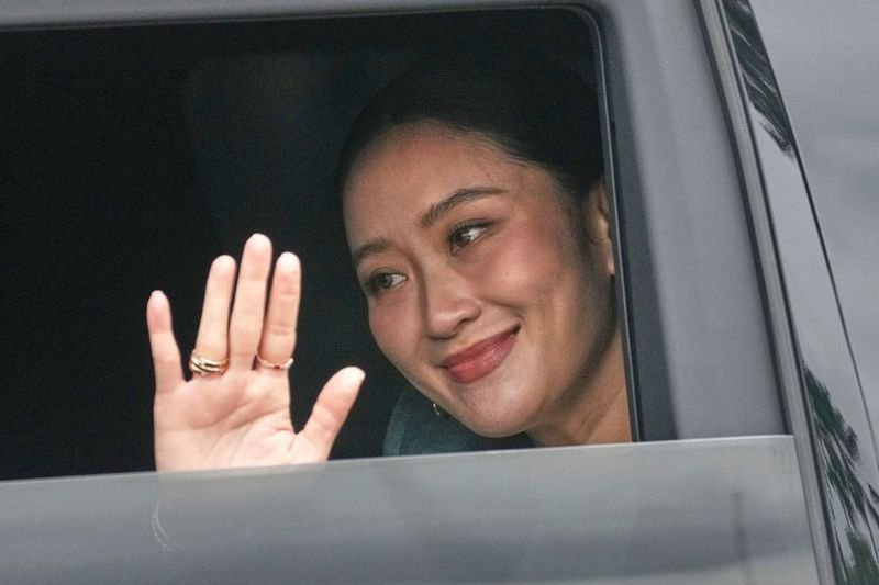Das Verfassungsgericht hat Premierministerin Paetongtarn Shinawatra zum vorübergehenden Rücktritt von ihrem Amt verurteilt. Zuvor hatte das Gericht einstimmig beschlossen, eine Petition zu einem umstrittenen, durchgesickerten Audioclip zuzulassen. Das Gericht stimmte mit 7 zu 2 Stimmen für die Suspendierung von ihr, während der Fall formell geprüft wird.