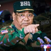 General Hing Bun Hieng, der Chef des BHQ, taucht nach einem Monat Abwesenheit wieder auf, während die BHQ-Truppen weiterhin die thailändisch-kambodschanische Grenze verstärken.
