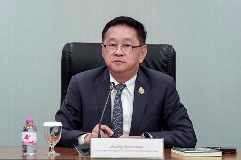 Das Ministerium für Digitale Wirtschaft und Gesellschaft (DES) hat sich mit verschiedenen Plattformen zusammengetan, um gegen Fake News und Desinformationen zum thailändisch-kambodschanischen Grenzkonflikt vorzugehen. Das Ziel, diese innerhalb von drei Stunden zu erkennen, wurde gesetzt, nachdem in den letzten fünf Jahren 1,1 Milliarden mutmaßliche Fälle falscher Online-Informationen im Zusammenhang mit Grenzstreitigkeiten entdeckt wurden.