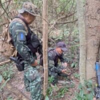 Gefahrenzone: Das Militär hat die Entdeckung von zwei PMN-2-Landminen auf der Westseite des Hügels 350 bestätigt, etwa 100 Meter innerhalb thailändischen Territoriums in der Nähe des Ta Kwai-Tempels im Bezirk Phanom Dong Rak, Surin.