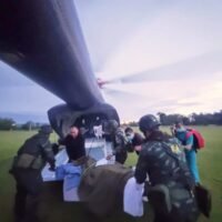 Während an der thailändisch-kambodschanischen Grenze Ruhe herrscht, kommt es weiterhin zu hitzigen Wortgefechten, und beide Länder buhlen um internationale Unterstützung. Kambodschas agile Medienstrategie gewinnt an Boden und bringt Thailand in eine defensive Position, die zunehmend unter Beobachtung steht.