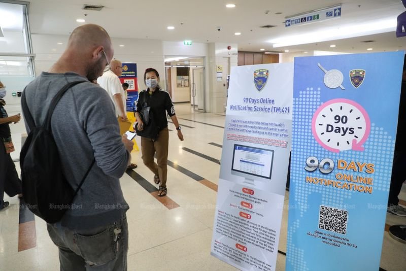 Einwanderungsbehörde lässt Tausende unter Vorspiegelung falscher Tatsachen in Thailand einreisen. Die Maßnahmen gegen den Missbrauch der Studentenvisum gehen weiter.Die Einwanderungsbehörde hat ihre Kontrollen bei Ausländern, die mit einem Studentenvisum ins Land einreisen, intensiviert, nachdem festgestellt wurde, dass Tausende ein Visum erhalten hatten, ohne dafür zu studieren.