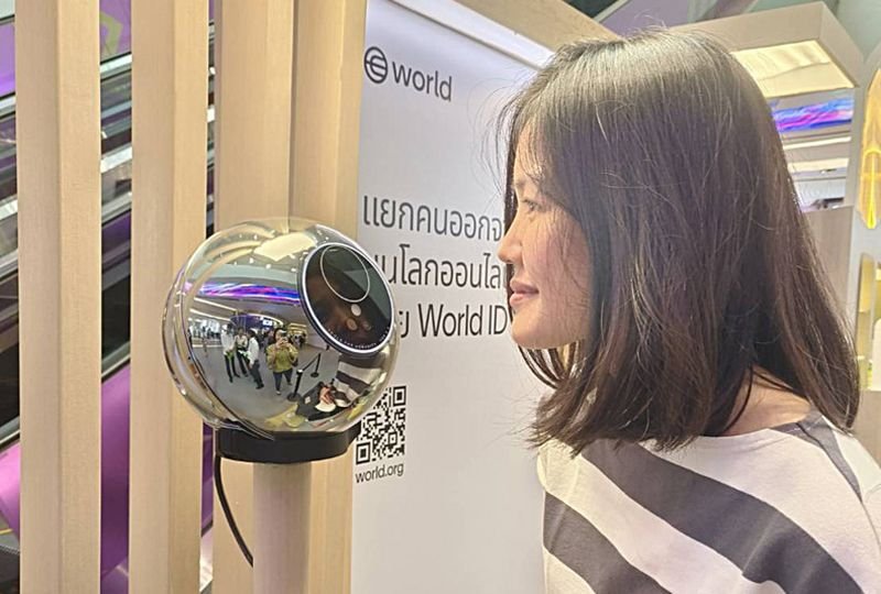 Lokale Behörden werden alarmiert, um die Verwendung des Orb-Iris-Scan-Geräts in Thailand zu überwachen. Die Behörden warnen vor der Erfassung biometrischer Daten.Das Ministerium für Provinzverwaltung hat eine landesweite Warnung herausgegeben, in der es die örtlichen Behörden dazu auffordert, die Iris-Scan-Aktivitäten in Einkaufszentren im ganzen Land zu überwachen.