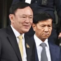 Es bleibt abzuwarten, ob Generalstaatsanwalt Itthiporn Kaeothip eine Klage wegen Majestätsbeleidigung gegen den De-facto-Chef der Pheu Thai Partei Thaksin Shinawatra vor dem Berufungsgericht einreichen wird, nachdem das Strafgericht das Verfahren eingestellt und ihn gestern (22. August) freigesprochen hat.