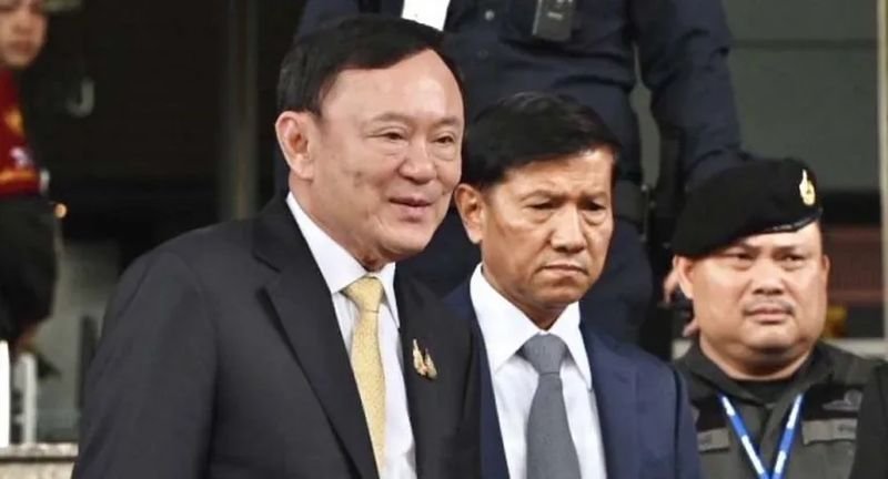 Es bleibt abzuwarten, ob Generalstaatsanwalt Itthiporn Kaeothip eine Klage wegen Majestätsbeleidigung gegen den De-facto-Chef der Pheu Thai Partei Thaksin Shinawatra vor dem Berufungsgericht einreichen wird, nachdem das Strafgericht das Verfahren eingestellt und ihn gestern (22. August) freigesprochen hat.