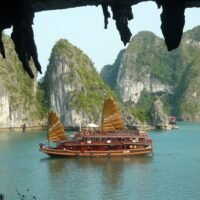Thailands einst florierende Tourismusbranche erlebt aufgrund der starken Konkurrenz aus Vietnam und Südkorea einen deutlichen Rückgang. Branchenführer weisen auf ineffektive Subventionsprogramme und ein negatives Sicherheitsbewusstsein als zusätzliche Wachstumshürden hin.