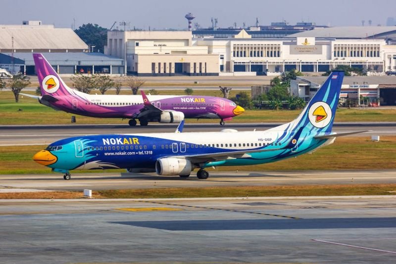 Die thailändische Zivilluftfahrtbehörde (CAAT) hat Nok Air angewiesen, den internationalen Flugbetrieb und die Streckenerweiterung aus Sicherheitsgründen einzustellen. Die Fluggesellschaft stellte jedoch klar, dass ein problematisches Triebwerk bereits ausgebaut und ersetzt worden sei.