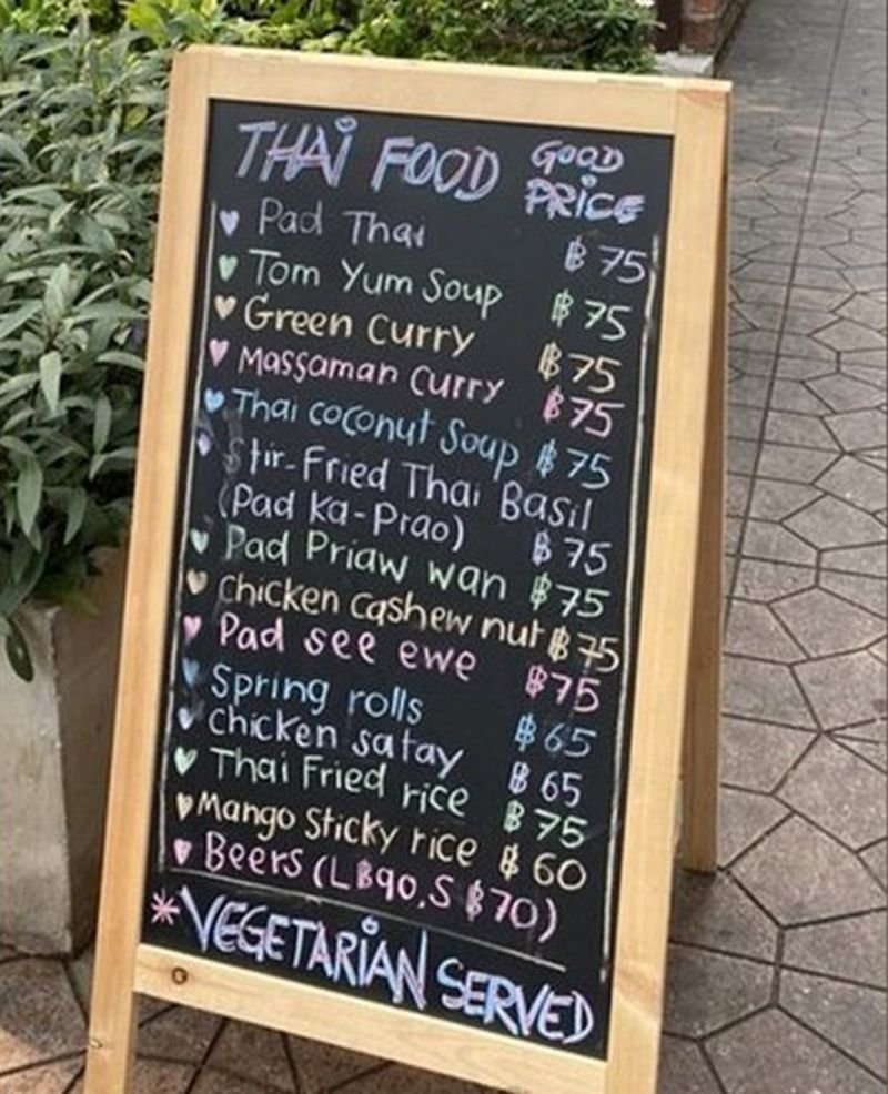 Um Transparenz zu gewährleisten, hat das Ministerium für Binnenhandel (DIT) Restaurants in ganz Thailand zur Einhaltung klarer Preisrichtlinien verpflichtet. Bei Nichteinhaltung drohen Geldstrafen von bis zu 10.000 Baht.