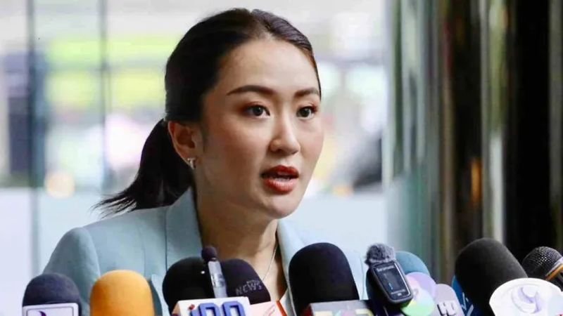 Das politische Drama um Paetongtarn Shinawatra verschärft sich, da politische Aktivisten parallel eine Klage eingereicht haben, um ihre Amtsenthebung vor dem Obersten Gerichtshof zu erreichen. Dies geschieht vor der entscheidenden Entscheidung des Verfassungsgerichts am Freitag, in der der amtierenden Premierministerin Vorwürfe wegen Fehlverhaltens vorgeworfen werden.