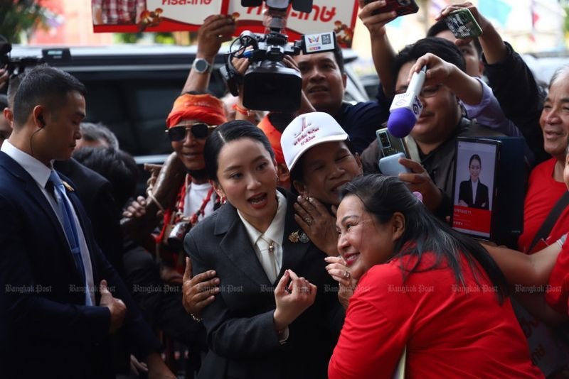Das thailändische Verfassungsgericht entließ Premierminister Paetongtarn Shinawatra am Freitag nach nur einem Jahr an der Macht wegen eines Verstoßes gegen die Ethikregeln aus dem Amt. Dies war ein weiterer schwerer Schlag für die politische Dynastie der Shinawatras, der eine neue Periode der Unruhen einleiten könnte.