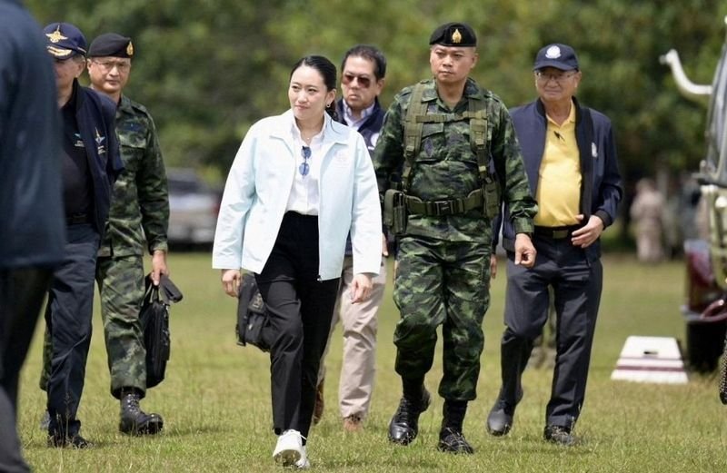 Thailand befindet sich in einer zunehmend prekären Lage, da die Spannungen mit Kambodscha zunehmen und die Regierung ein kritisches Führungsvakuum aufweist. Die von der Pheu-Thai-Regierung geführte Regierung ist in Aufruhr, sowohl das Amt des Premierministers als auch des Verteidigungsministers sind vakant – und das in einer Zeit, in der entschlossenes Handeln für die nationale Sicherheit von größter Bedeutung ist.