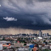 In Thailand wird es vom 10. bis 15. August aufgrund der sich verstärkenden Monsunflut zu weiteren Regenfällen und vereinzelten heftigen Schauern kommen. Es wird mit rauer See gerechnet, Schiffe werden zur Vorsicht angehalten.