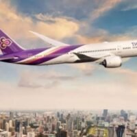 Die Fluggesellschaft plant, ihre Flotte um bis zu 80 neue Flugzeuge zu erweitern – 45 davon sind bestätigte Bestellungen von Boeing. Es gab Spekulationen, der Kauf stehe im Zusammenhang mit Verhandlungen mit Washington. Führungskräfte von THAI stellten jedoch klar, dass die Entscheidung auf den Wiederaufbaubemühungen der Fluggesellschaft beruht und nicht von politischen Einflüssen beeinflusst wird.