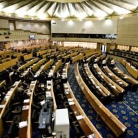 Eine kürzlich vom thailändischen National Institute of Development Administration durchgeführte Umfrage zeigt einen erschreckenden Vertrauensverlust der Thailänder sowohl in die Regierungsparteien als auch in die Oppositionsparteien. Die Umfrage zeigt eine zunehmende Frustration der Thailänder gegenüber der politischen Führung und wurde vom 13. bis 14. August mit 1.310 Teilnehmern im ganzen Land durchgeführt.