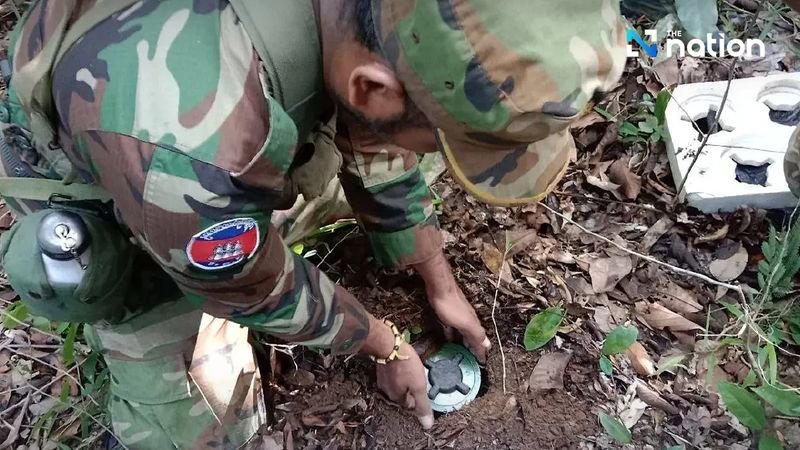 Die Königlich Thailändische Armee hat Beweise dafür vorgelegt, dass Kambodscha PMN-2-Landminen auf thailändischem Territorium verlegt hat. Sie beruft sich dabei auf Dokumente, die 2024 im Rahmen der Ottawa-Konvention eingereicht wurden und aus denen hervorgeht, dass Kambodscha über 3.700 PMN-2- und andere Landminentypen verfügt, angeblich zu Trainingszwecken.