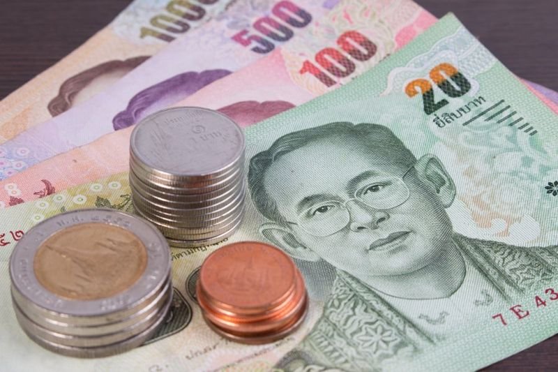 Im Rahmen einer Reform des thailändischen Sozial- und Steuersystems hat das Finanzministerium angekündigt, dass ab 2027 jeder thailändische Bürger eine Einkommensteuererklärung abgeben muss. Diese Initiative ist Teil einer umfassenderen Reform und soll im Rahmen der neuen „Negativen Einkommensteuer“ für mehr Gerechtigkeit und Effizienz sorgen.
