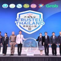 Um das internationale Vertrauen zu stärken, hat die thailändische Tourismusbehörde (TAT) das Siegel „Trusted Thailand“ eingeführt. Dies ist ein wichtiger Schritt zur Stärkung des Rufs des Landes als sicheres und einladendes Reiseziel. Die am Mittwoch angekündigte Initiative soll Reisenden hohe Sicherheitsstandards im gesamten Tourismussektor garantieren, wobei ein besonderer Schwerpunkt auf den chinesischen Besuchern liegt.