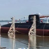 Das thailändische Kabinett hat einem umstrittenen U-Boot-Deal mit China im Wert von 13,5 Milliarden Baht zugestimmt. Dabei wurden in China hergestellte CHD620-Motoren den ursprünglich geplanten deutschen MTU-Dieselmotoren vorgezogen. Diese Entscheidung folgt auf die Weigerung Deutschlands, die MTU-Triebwerke zu exportieren.