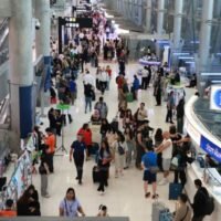 Das Einwanderungsbüro (IB) hat die vorübergehende Aufenthaltserlaubnis von fast 10.000 Ausländern widerrufen, deren Visastatus nicht den Vorschriften entsprach, teilte das Ministerium für Hochschulbildung, Wissenschaft, Forschung und Innovation (MHESI) mit. Dieser Schritt ist Teil der laufenden Bemühungen, den Missbrauch von Studentenvisa durch Ausländer zu verhindern, die illegal im Königreich arbeiten möchten.