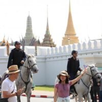 Tourismusunternehmen und Fluggesellschaften fordern die Regierung dringend auf, die Stabilität an den Grenzen wiederherzustellen und das Vertrauen zu stärken, da die jüngsten Vorfälle das Potenzial haben, die durchschnittliche Auslastung thailändischer Hotels im Vergleich zum Vorjahr um mehr als 10 % zu senken.