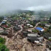 Mindestens fünf Menschen sind ums Leben gekommen und sieben werden noch vermisst, nachdem schwere Regenfälle und Erdrutsche durch den tropischen Sturm Kajiki über Nordthailand hinweggefegt sind, teilte die thailändische Katastrophenschutzbehörde am Donnerstag mit.