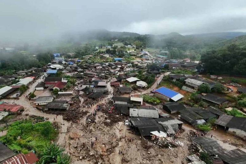 Mindestens fünf Menschen sind ums Leben gekommen und sieben werden noch vermisst, nachdem schwere Regenfälle und Erdrutsche durch den tropischen Sturm Kajiki über Nordthailand hinweggefegt sind, teilte die thailändische Katastrophenschutzbehörde am Donnerstag mit.