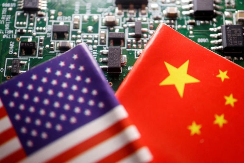 US-Präsident Donald Trump hat die Aussetzung der himmelhohen Zölle auf chinesische Waren um weitere 90 Tage bis Anfang November verlängert und damit die Handelsbeziehungen zwischen den beiden größten Volkswirtschaften der Welt stabilisiert.Trump unterzeichnete eine Anordnung, die den Waffenstillstand bis zum 10. November verlängerte und eine für Dienstag geplante Zollerhöhung aufschob